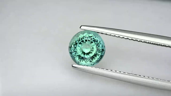 Flawless (Paraiba), neon blueish green Paraiba tourmaline.